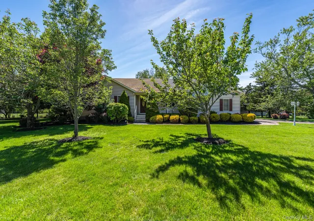 Homes for sale in Southold, NY | 575 Willow Dr, Southold, NY 11939 | MLS# 1007703