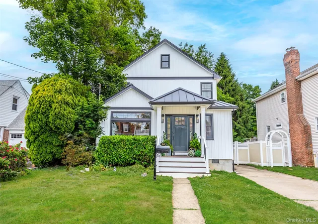 3rd image of 246 Oak St, Hempstead, NY 11710 | MLS# 1007708