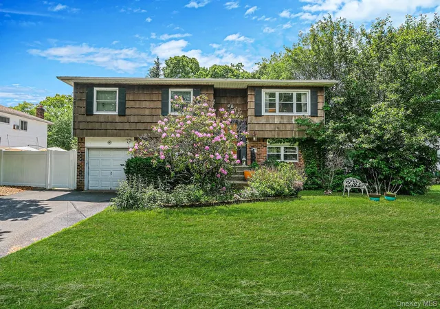 2nd image of 4 Dogwood Ave, Farmingville, NY 11738 | MLS# 1007723