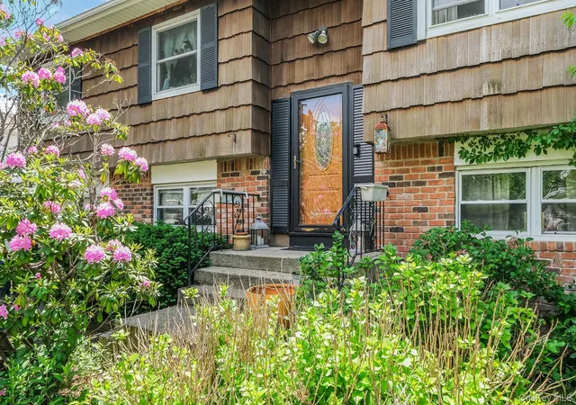 4th image of 4 Dogwood Ave, Farmingville, NY 11738 | MLS# 1007723