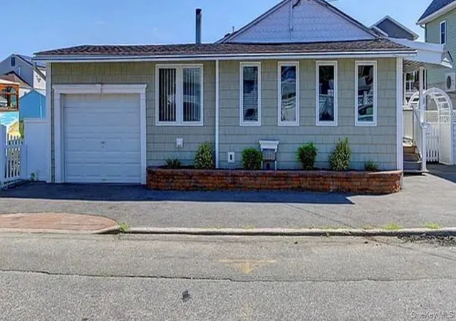 4th image of 123 Clubhouse Rd, Hempstead, NY 11710 | MLS# 1007727