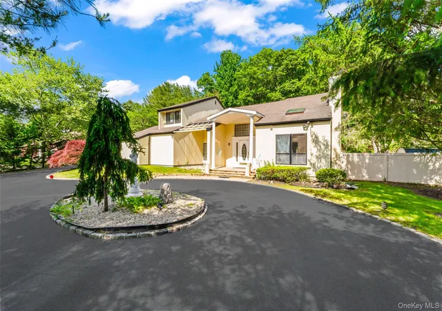 3rd image of 126 Bagatelle Rd, Huntington, NY 11747 | MLS# 1007738