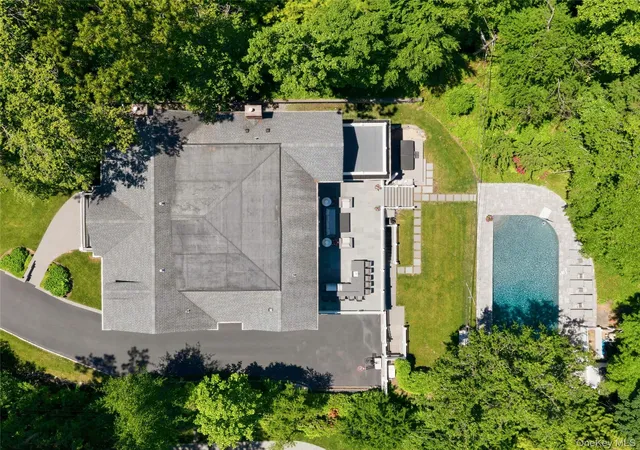 Photo 4 of Single family home for sale at 55 Plymouth Rd, Manhasset, NY 11030 | MLS# 1007749 | Listing updated on 2026-06-16