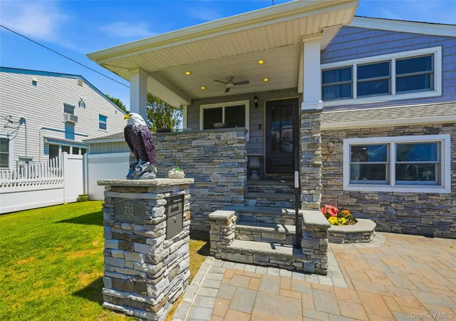 5th image of 732 S 5Th St, Lindenhurst, NY 11757 | MLS# 1007755