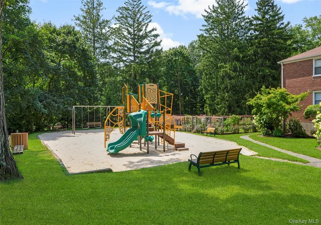 Listing Photo 2 - Condo for sale in building located at 9 Bryant Crescent, White Plains, NY 10605 - Unit #1J