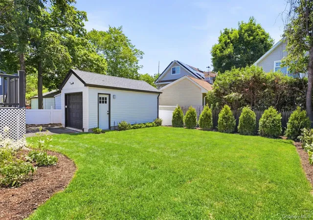 19th image of 134 Murray Ave, North Hempstead, NY 11050 | MLS# 1007770