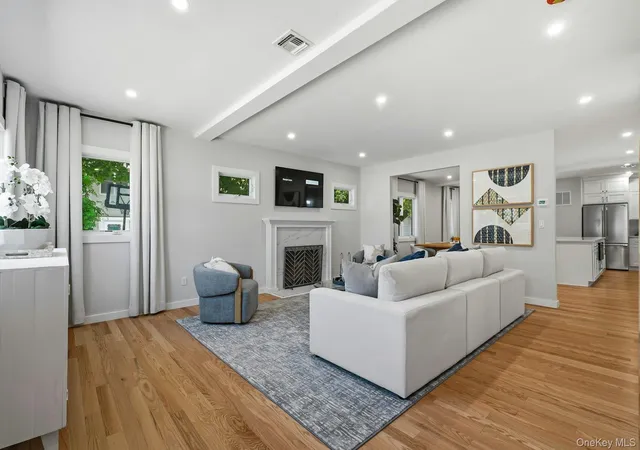 3rd image of 134 Murray Ave, North Hempstead, NY 11050 | MLS# 1007770
