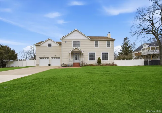 3rd image of 471 Southport St, Ronkonkoma, NY 11779 | MLS# 1007781
