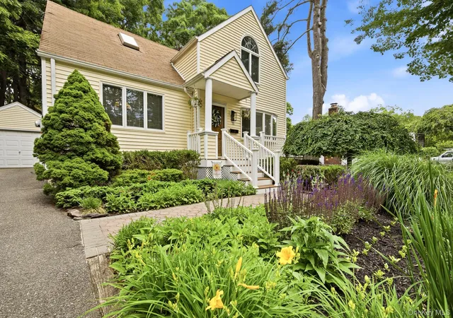 2nd image of 71 E 17th St, Huntington Station, NY 11746 | MLS# 1007784