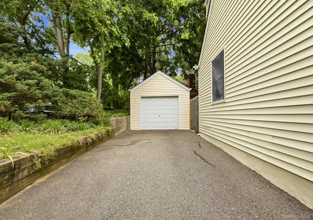38th image of 71 E 17th St, Huntington Station, NY 11746 | MLS# 1007784