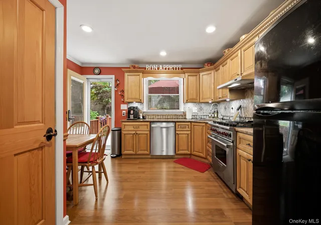5th image of 71 E 17Th St, Huntington Station, NY 11746 | MLS# 1007784