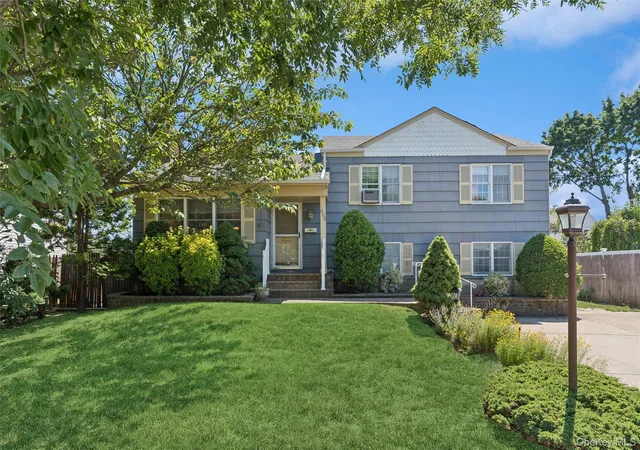 Photo 1 of Sale Pending at 602 Syracuse Ave, Oyster Bay, NY 11758 | MLS# 1007787 | Listing updated on 2026-08-02