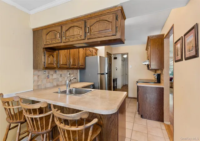 Photo 3 of Sale Pending at 602 Syracuse Ave, Oyster Bay, NY 11758 | MLS# 1007787 | Listing updated on 2026-08-02