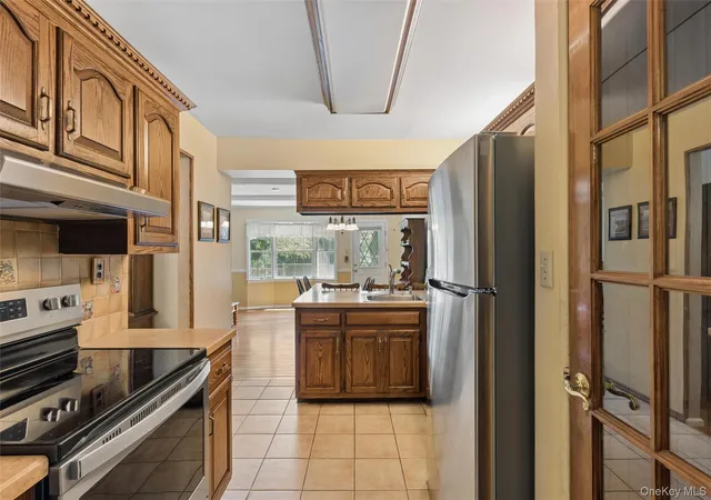 Photo 3 of Sale Pending at 602 Syracuse Ave, Oyster Bay, NY 11758 | MLS# 1007787 | Listing updated on 2026-08-02
