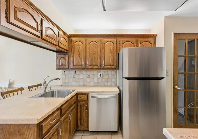 Photo 4 of Sale Pending at 602 Syracuse Ave, Oyster Bay, NY 11758 | MLS# 1007787 | Listing updated on 2026-08-02