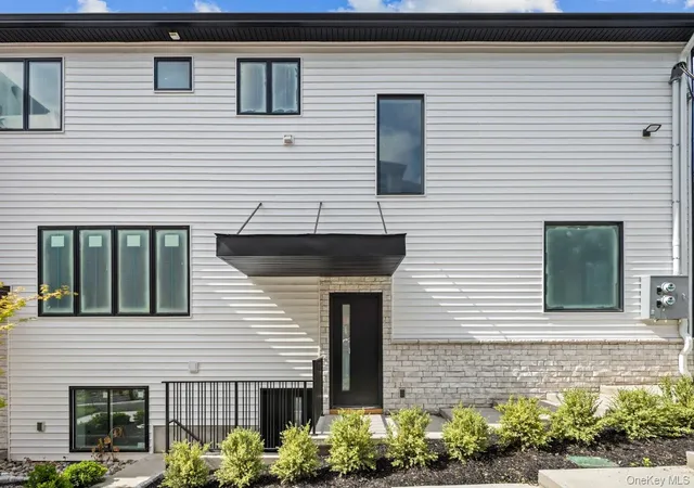 Listing Photo 4 - Condo for sale in building located at 35 Prospect St, Spring Valley, NY 10977 - Unit #113