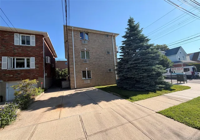 3rd image of 6152 170Th St, Fresh Meadows, NY 11365 | MLS# 1007813