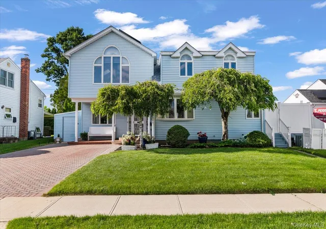 Photo 2 of Sale Pending at 38 Hayden Dr, Oyster Bay, NY 11714 | MLS# 1007817 | Listing updated on 2026-08-04