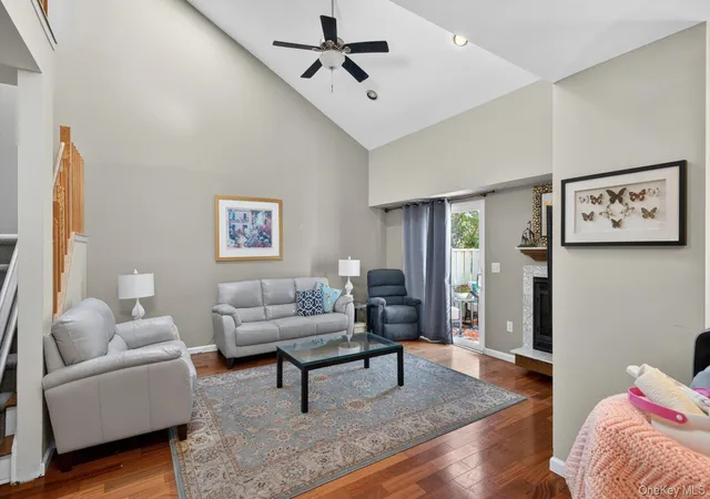 2nd image of 86 Hidden Ponds Cir, Smithtown, NY 11787 | MLS# 1007842