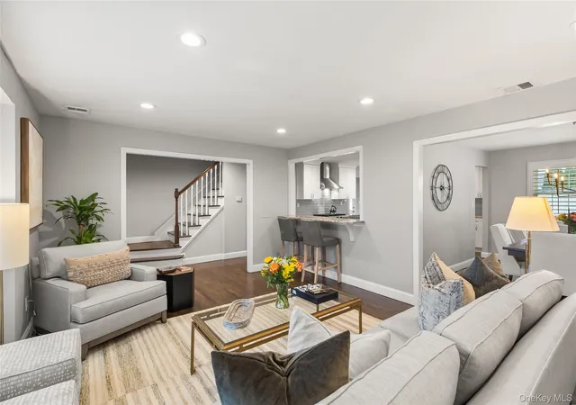 4th image of 1957 Jackson Ave, West Islip, NY 11795 | MLS# 1007878