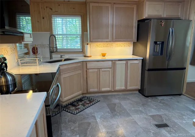 2nd image of 525/78 Riverleigh Ave, Riverhead, NY 11901 | MLS# 1007904