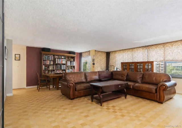 5th image of 7-25 166Th St, New York, NY 11357