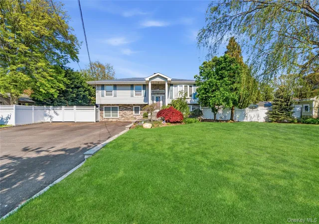 2nd image of 105 Sequams Ln E, West Islip, NY 11795 | MLS# 1007927