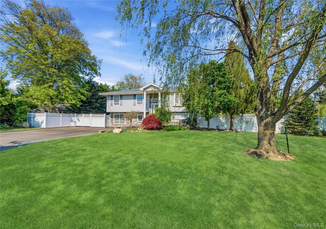 3rd image of 105 Sequams Ln E, West Islip, NY 11795 | MLS# 1007927