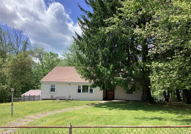 Photo 4 of Single family home for sale at 229 Pleasant Valley Rd, South Fallsburg, NY 12779 | MLS# 1007935 | Listing updated on 2026-06-03