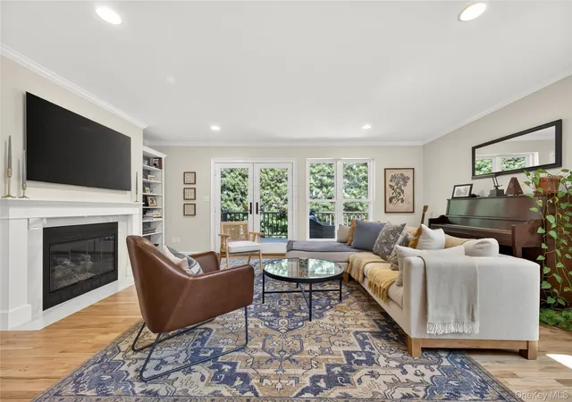2nd image of 4 Parkridge Ct, Huntington, NY 11743 | MLS# 1007943
