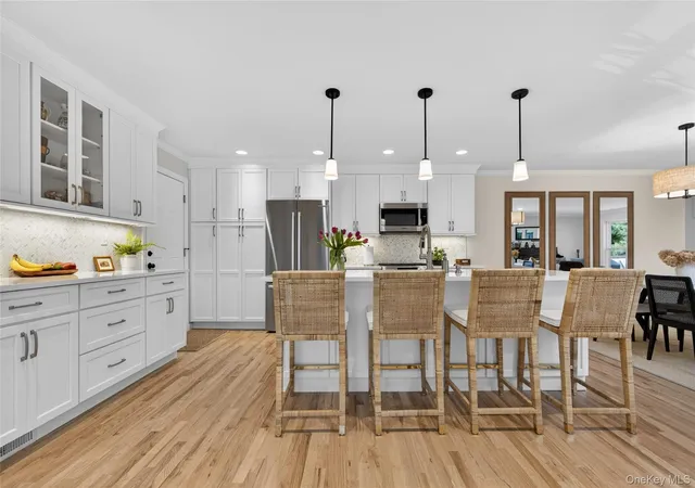 5th image of 4 Parkridge Ct, Huntington, NY 11743 | MLS# 1007943