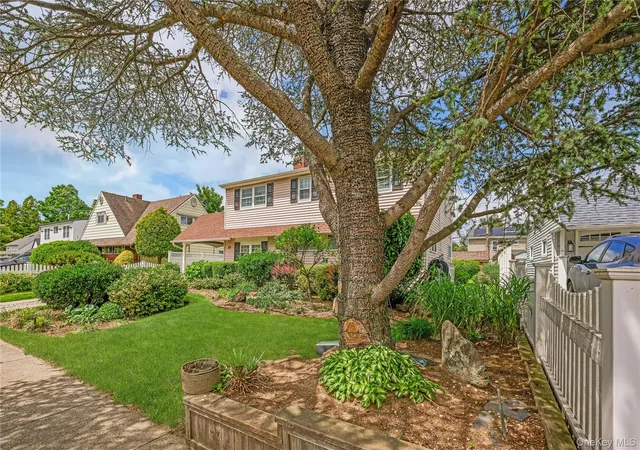 5th image of 20 Flagstone Ln, Hempstead, NY 11590 | MLS# 1007962