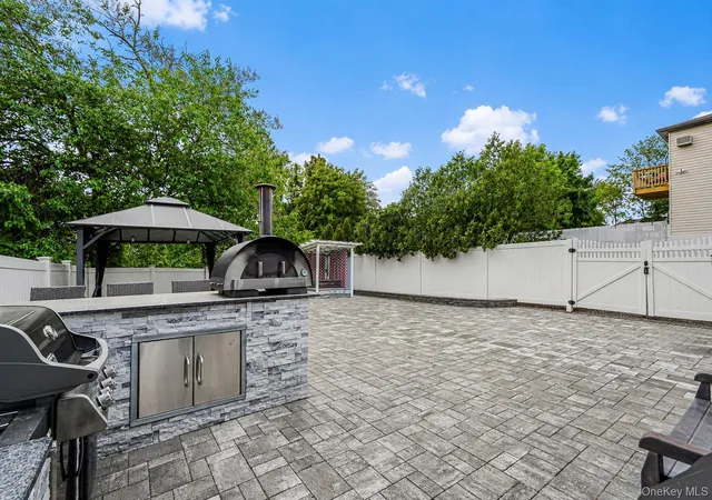 Photo 3 of Sale Pending at 28 Weiner St, New York, NY 10309 | MLS# 1007973 | Listing updated on 2026-09-15