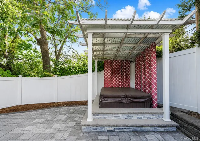 Photo 3 of Sale Pending at 28 Weiner St, New York, NY 10309 | MLS# 1007973 | Listing updated on 2026-09-15