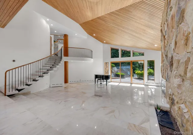 4th image of 17 Forest Dr, Port Washington, NY 11050 | MLS# 1008047