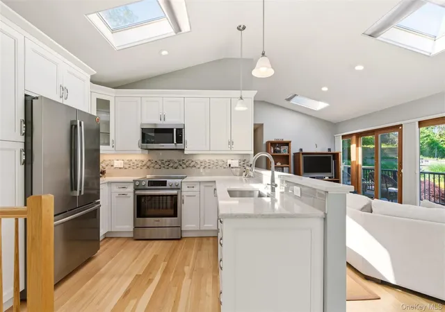 5th image of 54 Westview Rd, Huntington, NY 11768 | MLS# 1008054
