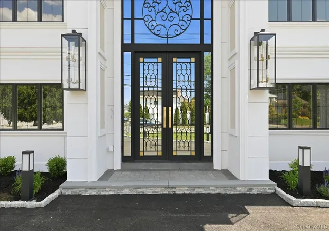 Photo 3 of Sale Pending at 72 Haypath Rd, Oyster Bay, NY 11714 | MLS# 1008056 | Listing updated on 2026-09-12