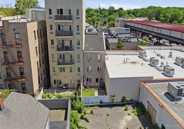 2nd image of 2011 Colonial Ave, Bronx, NY 10461 | MLS# 1008077