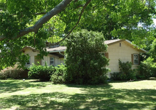 3rd image of 8 Graham Rd, Hampton Bays, NY 11946 | MLS# 1008086