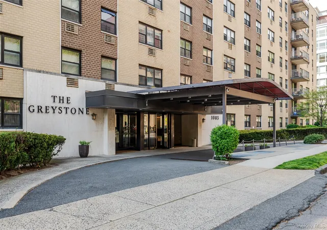 2nd image of 1085 Warburton Ave, Yonkers, NY 10701