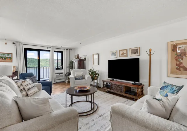 3rd image of 1085 Warburton Ave, Yonkers, NY 10701