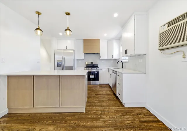 5th image of 561 Woodbury Rd, Oyster Bay, NY 11803 | MLS# 1008115
