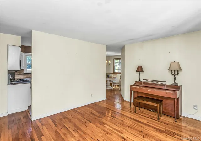 4th image of 735 Muncey Rd, West Islip, NY 11795 | MLS# 1008120