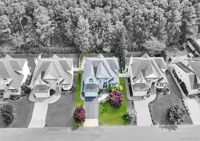 2nd image of 33 Peachtree Ct, Holtsville, NY 11742 | MLS# 1008124