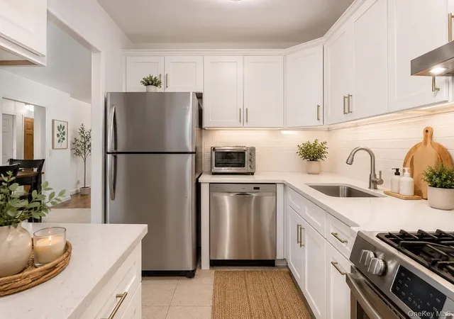 Listing Photo 3 - Condo for sale in building located at 61-15 98Th St, New York, NY 11374 - Unit #16H