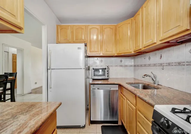 Listing Photo 4 - Condo for sale in building located at 61-15 98Th St, New York, NY 11374 - Unit #16H
