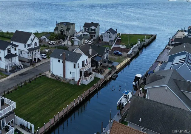 1st image of 913 Arctic St, Babylon, NY 11757 | MLS# 1008168