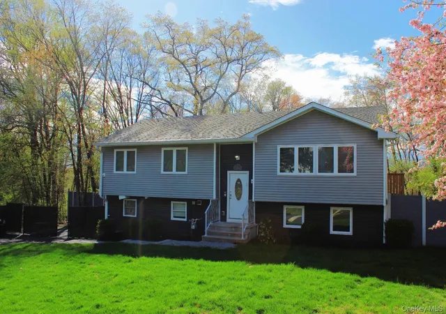 2nd image of 7 Wilshire Dr, Spring Valley, NY 10977 | MLS# 1008177