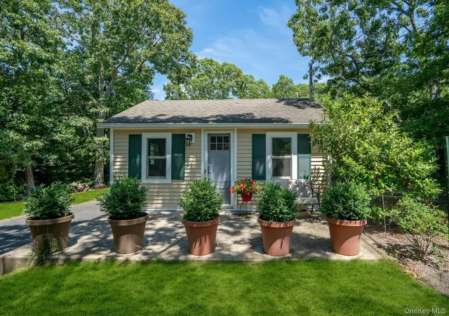 Homes for sale in Southampton, NY | 156 Washington Heights Ave, Southampton, NY 11946 | MLS# 1008184