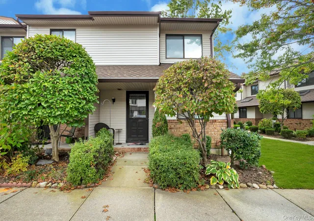 Photo 1 of Sale Pending at 65 Cottonwood Ct, Wantagh, NY 11793 | MLS# 1008190 | Listing updated on 2026-09-16